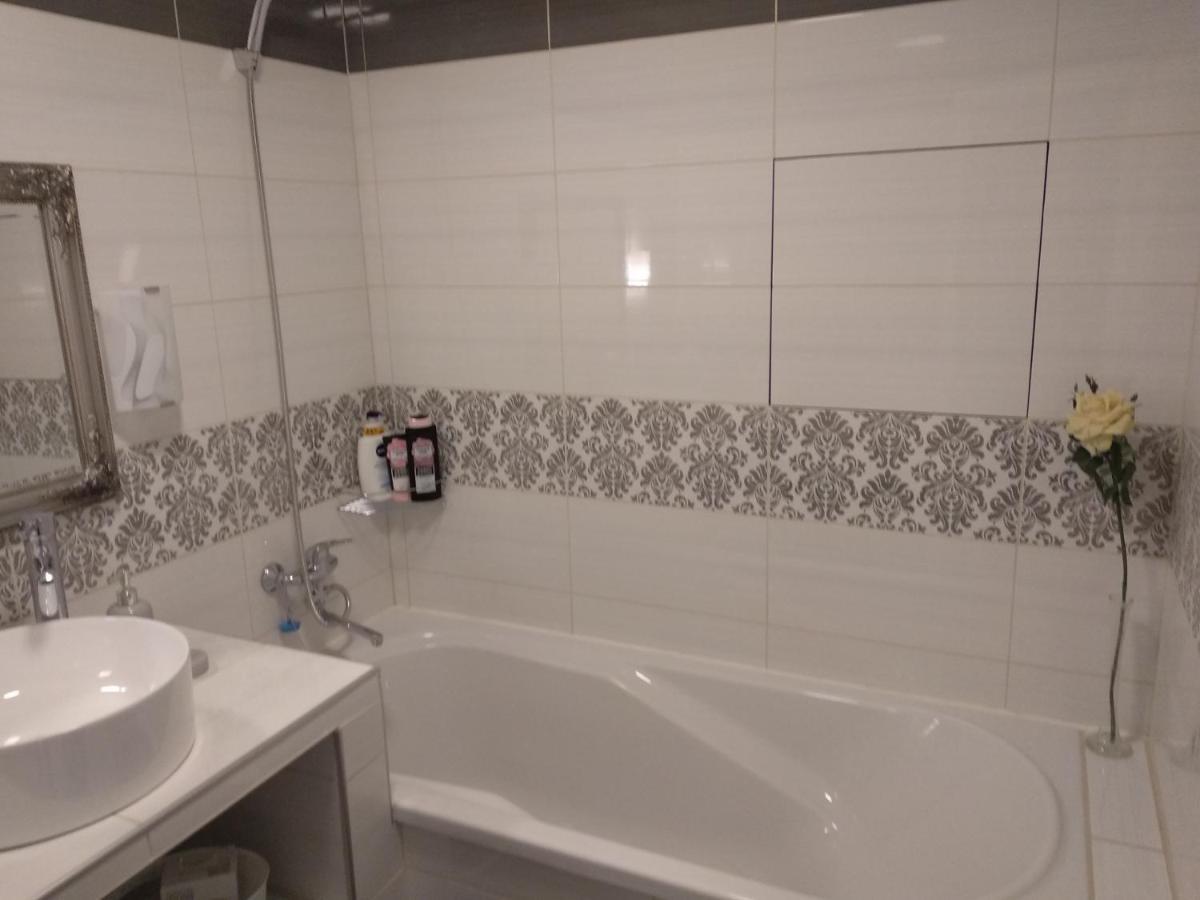 Appartment New In Center Mohiliv Kültér fotó